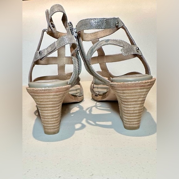 Donald Pliner Women’s Jenessa Metallic Gladiator Zip Close Heeled Sandals Sz 8.5 - Picture 8 of 9